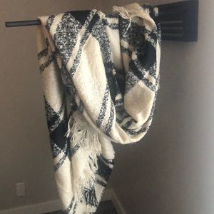 Oversize Blanket Scarf